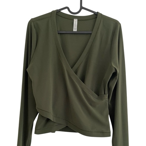 Athleta Transcend Wrap Top Large Green Athleisure Work Out Exercise Casual Yoga - Picture 3 of 12
